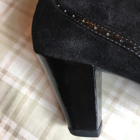 Clark’s Artisan booties - Picture 2 of 6